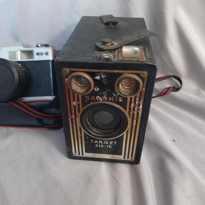 Sale Photo Thumbnail #179: cameras. Vivitar Focus free PN2011, Vivitar 150, Kodak Signet 50, Capital MX-11, Brownie Target Six-16 With cases. A total of 5 cameras