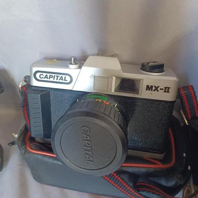 Sale Photo Thumbnail #178: cameras. Vivitar Focus free PN2011, Vivitar 150, Kodak Signet 50, Capital MX-11, Brownie Target Six-16 With cases. A total of 5 cameras
