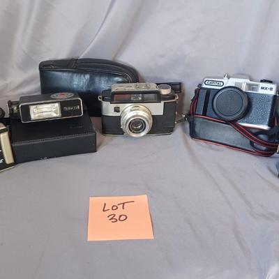 Sale Photo Thumbnail #180: cameras. Vivitar Focus free PN2011, Vivitar 150, Kodak Signet 50, Capital MX-11, Brownie Target Six-16 With cases. A total of 5 cameras