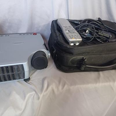 Sale Photo Thumbnail #184: 2 Projectors. Vintage TDC Selectron Semimatic with original Box and a Mitsubishi LVP-SD10U with the bag and remote. Also a Pana-vue automatic