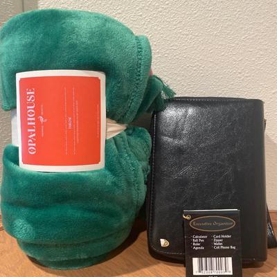 Green blanket and organizer with tags