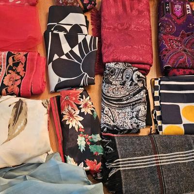 Handkerchief/Scarf Lot