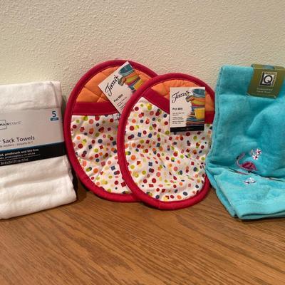 Dish towels and pot mitts