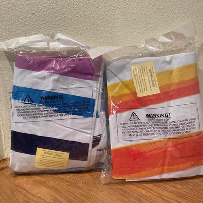 2 sets of pool floats in package