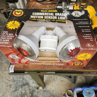 Heath Zenith Commercial Grade Motion Sensor Light