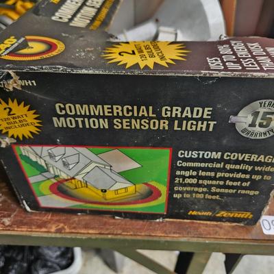 Heath Zenith Commercial Grade Motion Sensor Light