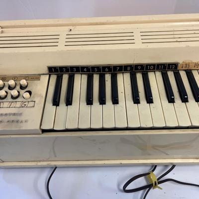 Electric Cord Organ.