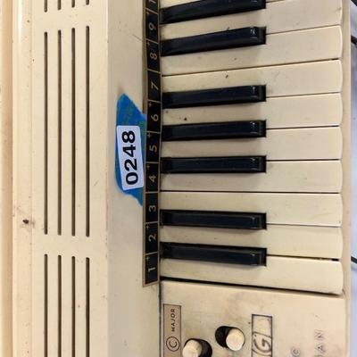 Electric Cord Organ.