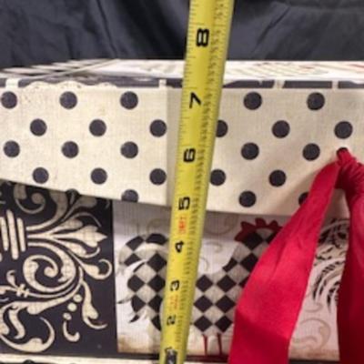 ROOSTER WALL CLOCK, BOX AND QUILT