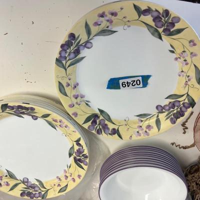 Assorted Corelle Dinnerware