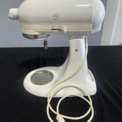 OLDER MODEL KITCHENAID STAND MIXER WITH ROOSTER COVER
