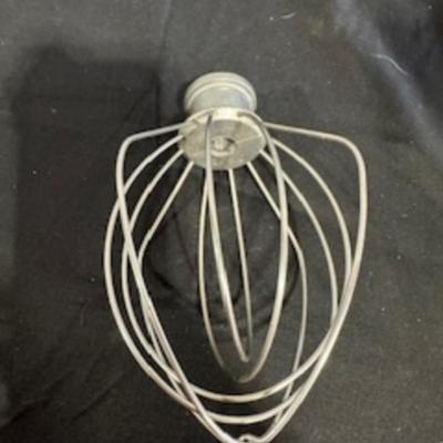 OLDER MODEL KITCHENAID STAND MIXER WITH ROOSTER COVER