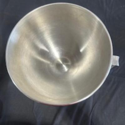 OLDER MODEL KITCHENAID STAND MIXER WITH ROOSTER COVER