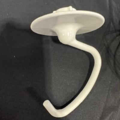 OLDER MODEL KITCHENAID STAND MIXER WITH ROOSTER COVER