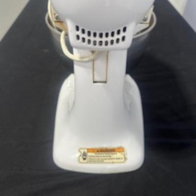 OLDER MODEL KITCHENAID STAND MIXER WITH ROOSTER COVER