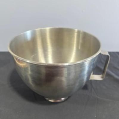 OLDER MODEL KITCHENAID STAND MIXER WITH ROOSTER COVER