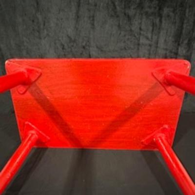 SMALLER TABLE PAINTED WITH ROOSTER