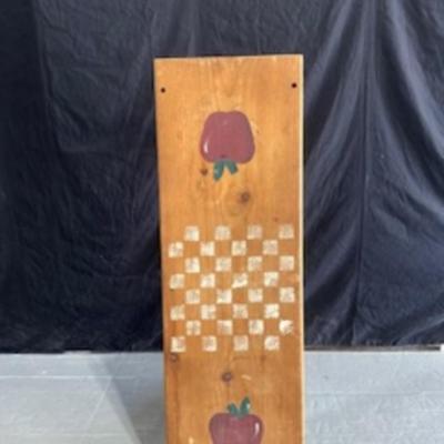 SMALLER APPLE THEMED BENCH