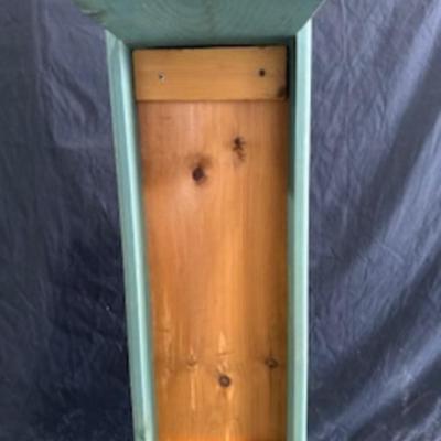 SMALLER APPLE THEMED BENCH