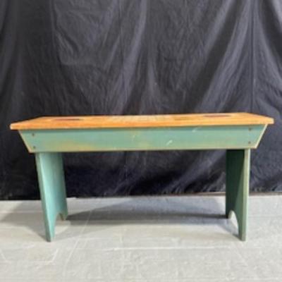 SMALLER APPLE THEMED BENCH