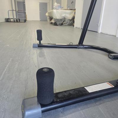 FREE STANDING EVERLAST PUNCHING BAG WITH FRAME ON WHEELS