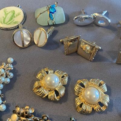 Estate Jewelry Lot Earrings Cufflinks Stick Pins +++