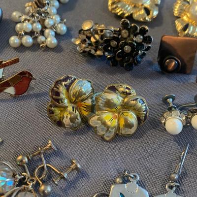 Estate Jewelry Lot Earrings Cufflinks Stick Pins +++
