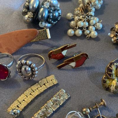 Estate Jewelry Lot Earrings Cufflinks Stick Pins +++