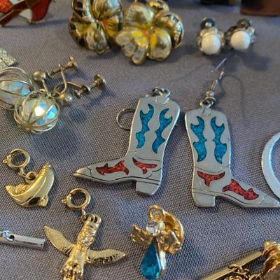 Estate Jewelry Lot Earrings Cufflinks Stick Pins +++