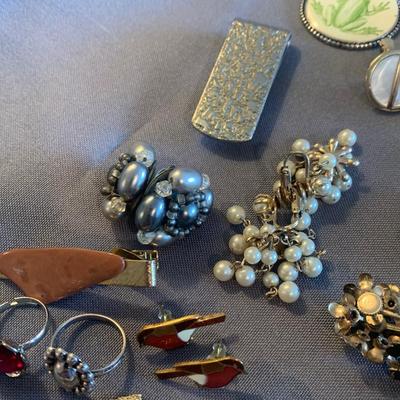 Estate Jewelry Lot Earrings Cufflinks Stick Pins +++