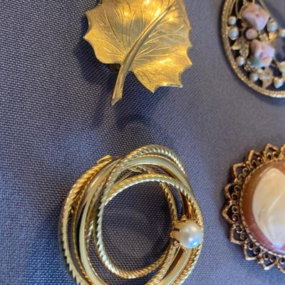 Estate Brooches Jewelry Lot