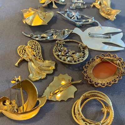 Estate Brooches Jewelry Lot
