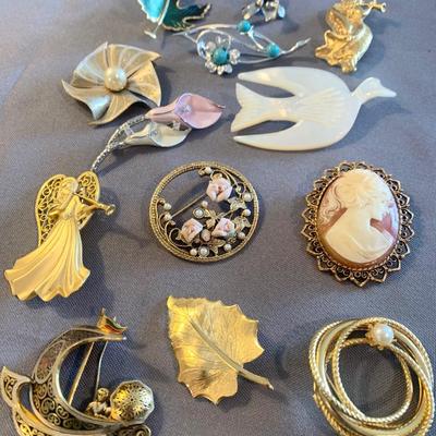 Estate Brooches Jewelry Lot