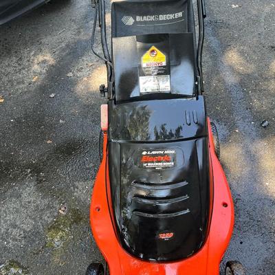 Black & Decker Electric Lawn Mower with Bagger / tested