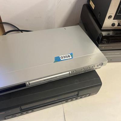 5 piece lot - DVD / Cassette & VHS units
