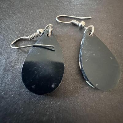 Eye-catching teardrop-shaped dangle earrings.