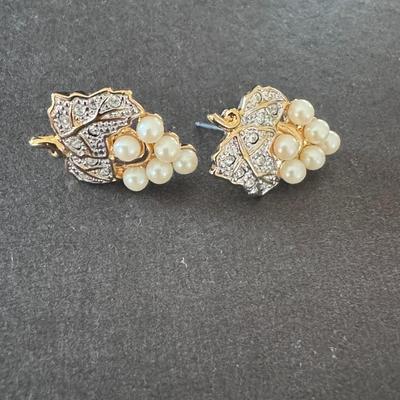 TRIFARI crown series Gold Tone Faux Pearl Grape Cluster Clip On Earrings.