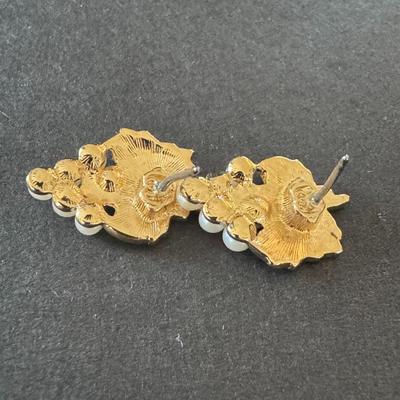 TRIFARI crown series Gold Tone Faux Pearl Grape Cluster Clip On Earrings.