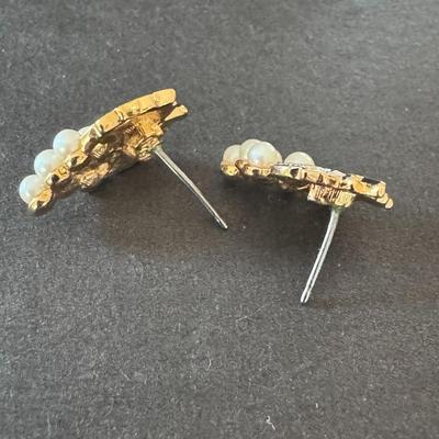 TRIFARI crown series Gold Tone Faux Pearl Grape Cluster Clip On Earrings.