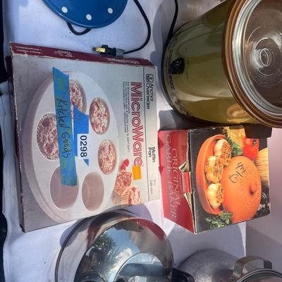 Kitchen Goods. Lot