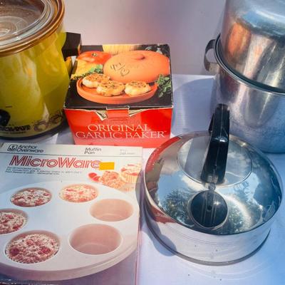 Kitchen Goods. Lot