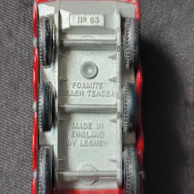 MATCHBOX SERIES NO 46 BLUE SEDAN & "FOAMITE" CRASH TENDER NO 63