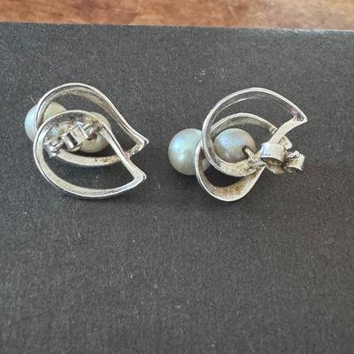 Double pearl earrings