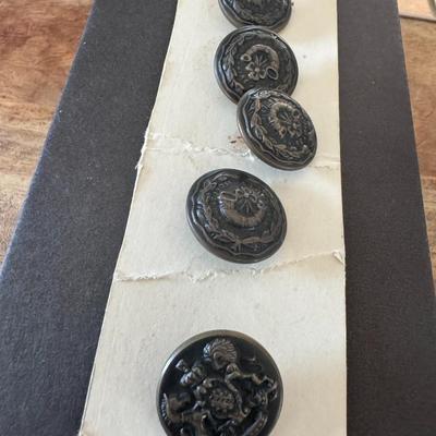 WW1 OXFORD & BUCKINGHAMSHIRE uniform buttons from thE Light Infantry regiment of the British Army.