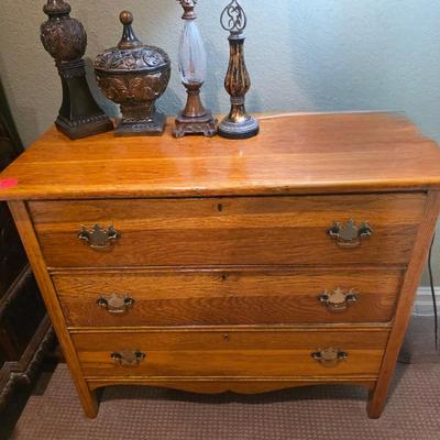 1 nightstand with 4 tabletop decor pieces.