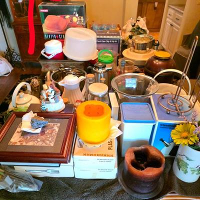 Sale Photo Thumbnail #89: Miscellaneous kitchen items. Must take entire lot.
