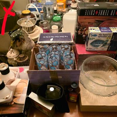Sale Photo Thumbnail #92: Miscellaneous kitchen items. Must take entire lot.