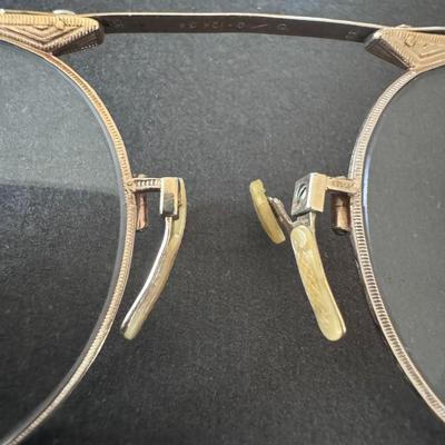 PINCE-NEZ eyeglasses, "A fashionable symbol of intellect"