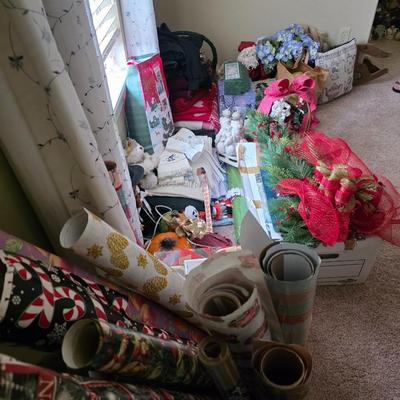 Sale Photo Thumbnail #129: Holiday Trim lot, wrapping, ribbon, decor and floral including large 38" wreath