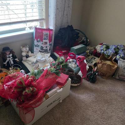 Sale Photo Thumbnail #128: Holiday Trim lot, wrapping, ribbon, decor and floral including large 38" wreath